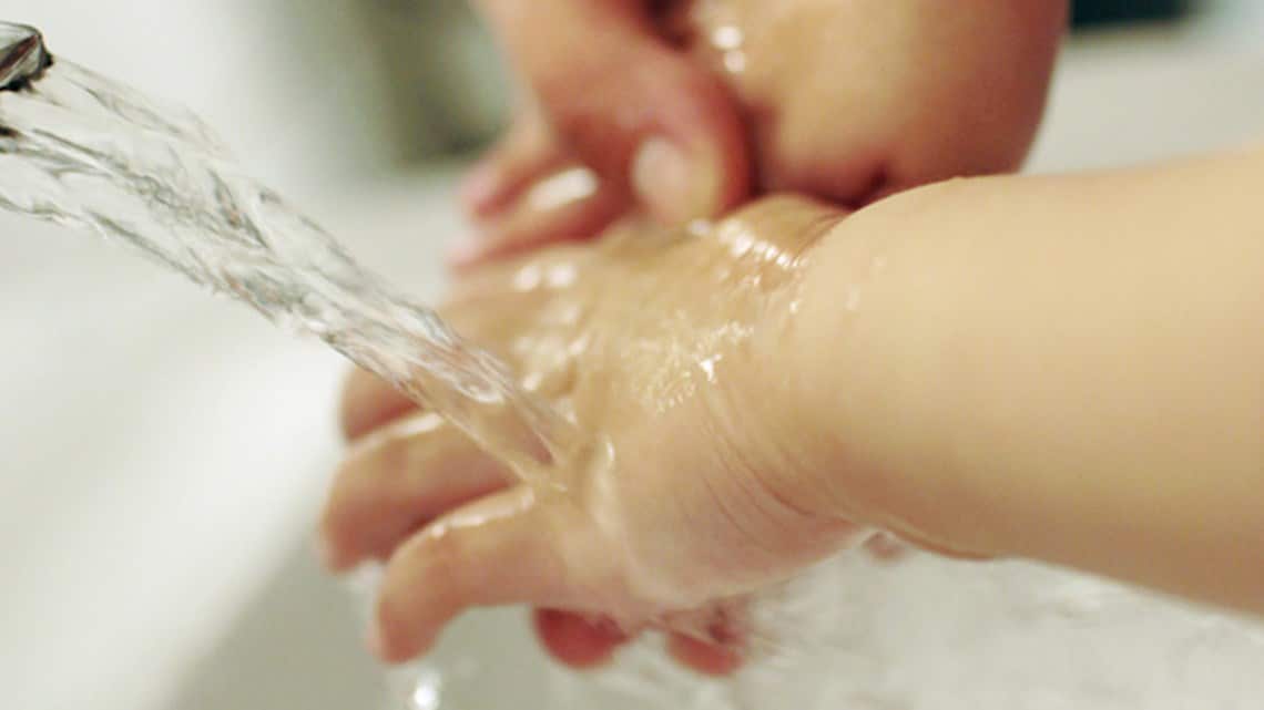 Lavage de mains enfant